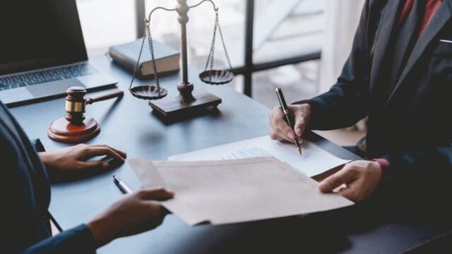 Attorney or officer accepts bribes from clients in the courtroom, takes bribes to gain an advantage in a lawsuit and wants to win.