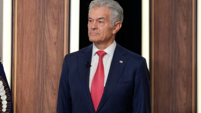 “Not all illnesses are equally dangerous and not all people are equally susceptible to those illnesses,” Dr. Oz told CNN’s “State of the Union.” “But measles is one you should get your vaccine.”
(SRN NEWS/AP file photo)