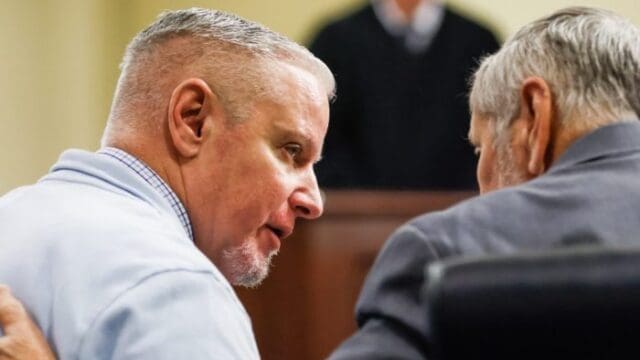Colin Gray (l) talks with his attorney during his trial. (SRN NEWS/AP photo)